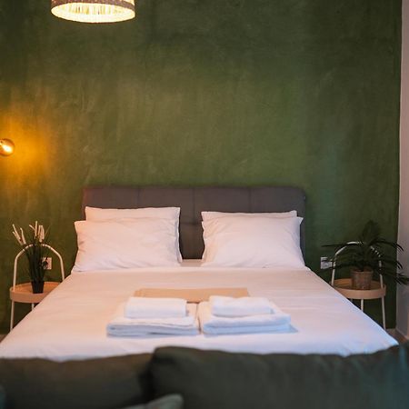 Ancient Forest Suite By Heeaven'S Hall Luxury Suites อเล็กซานโดรโพลิส ภายนอก รูปภาพ