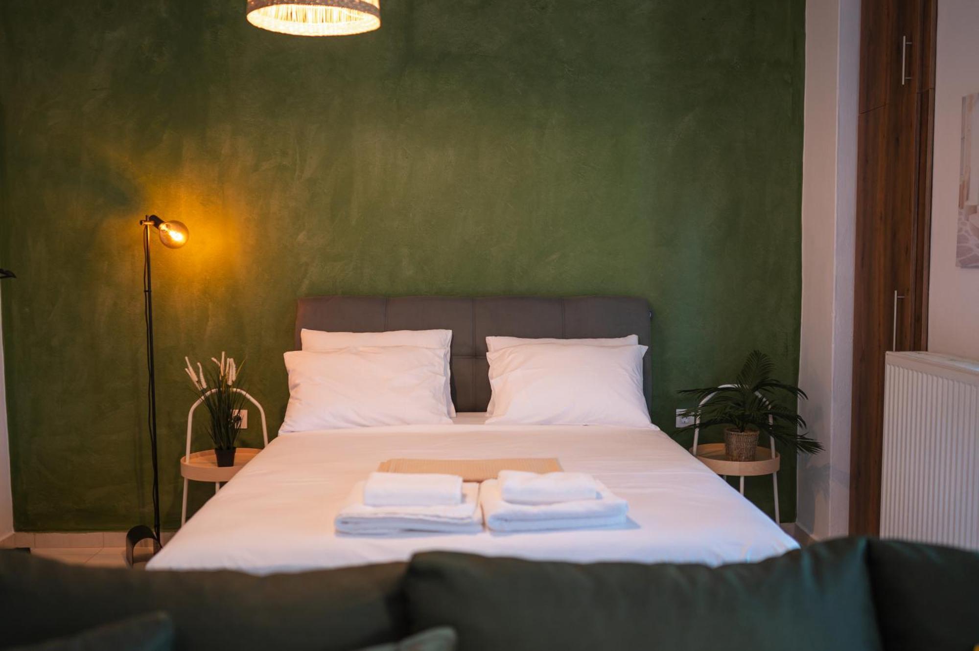 Ancient Forest Suite By Heeaven'S Hall Luxury Suites อเล็กซานโดรโพลิส ภายนอก รูปภาพ